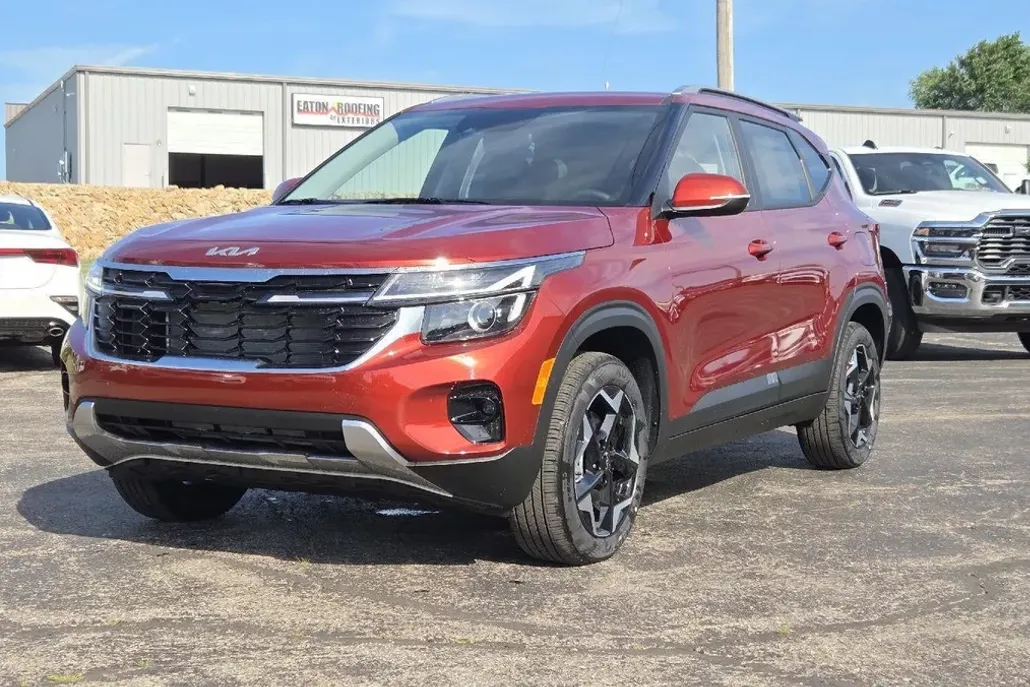 2025 Kia Seltos S photo 1