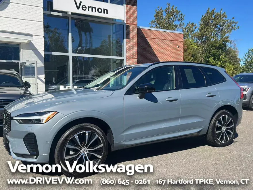2024 Volvo XC60 Plus photo 1