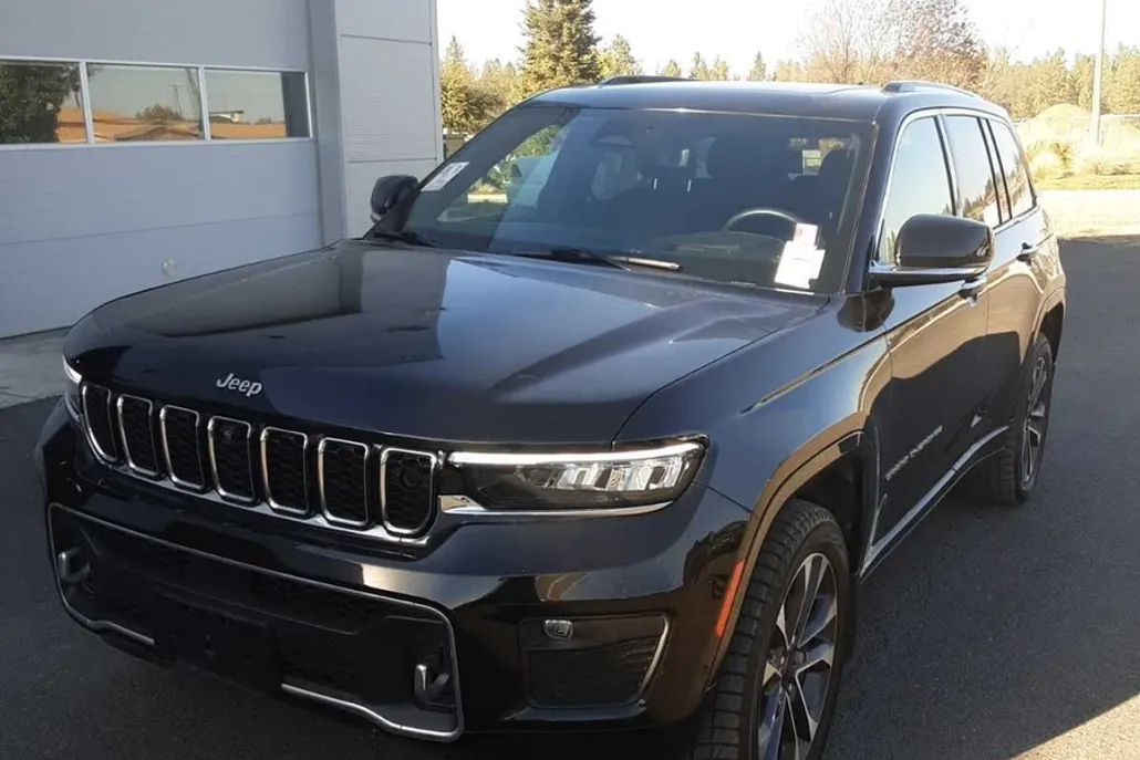 2023 Jeep Grand Cherokee Overland photo 1
