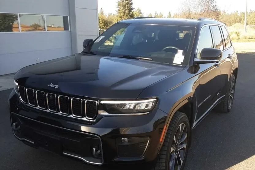 2023 Jeep Grand Cherokee Overland photo 1