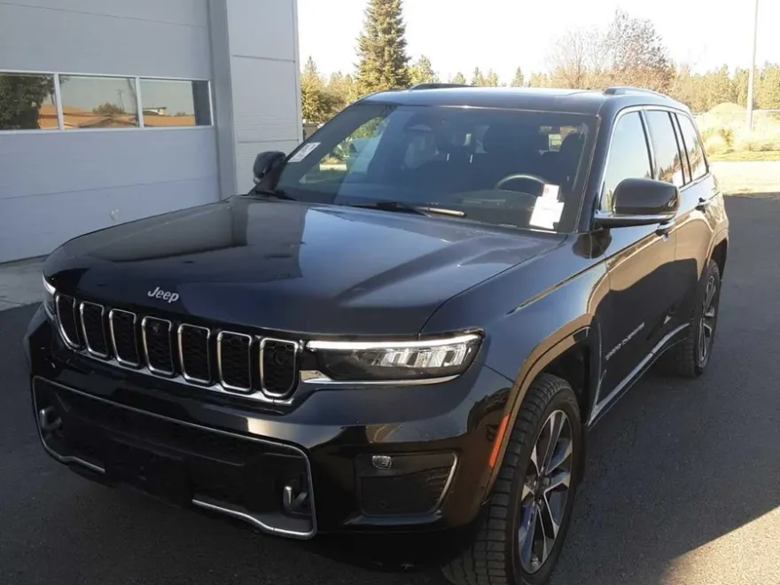 2023 Jeep Grand Cherokee Overland photo 1