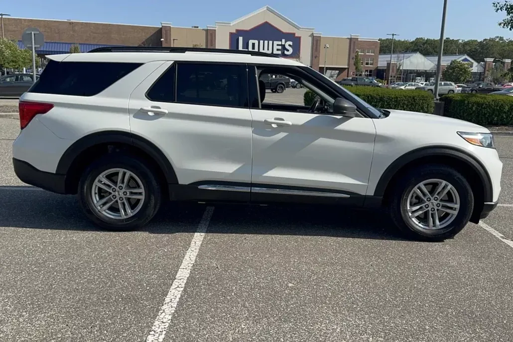 2022 Ford Explorer XLT photo 1