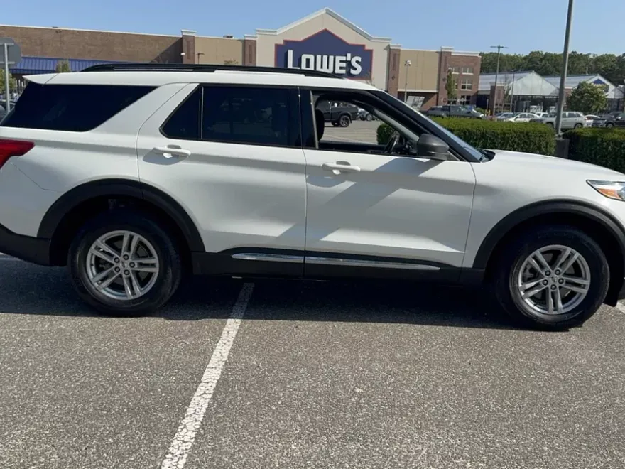 2022 Ford Explorer XLT photo 1
