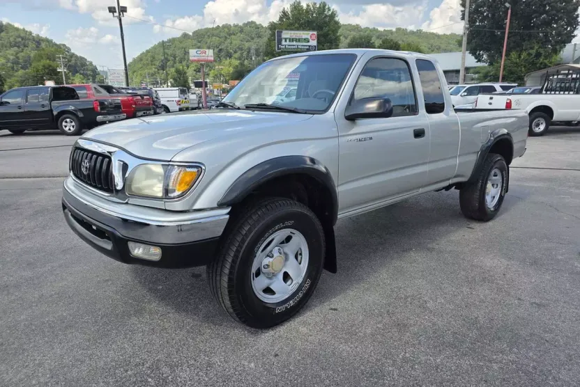 2002 Toyota Tacoma PreRunner photo 1