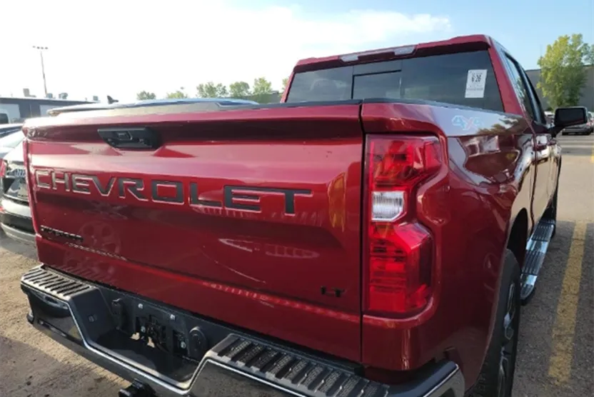 2023 Chevrolet Silverado 1500 LT photo 1