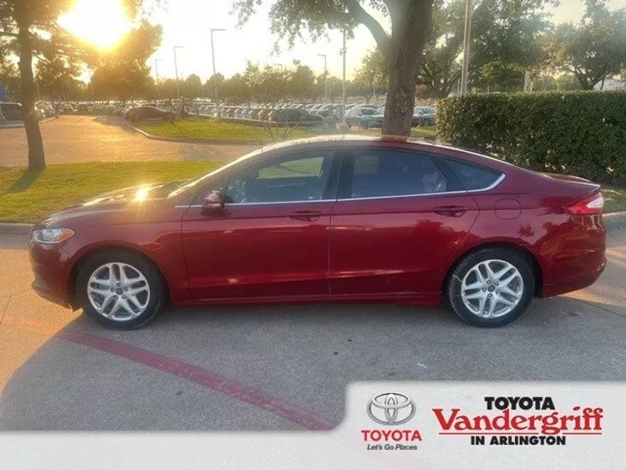 2016 Ford Fusion SE photo 1