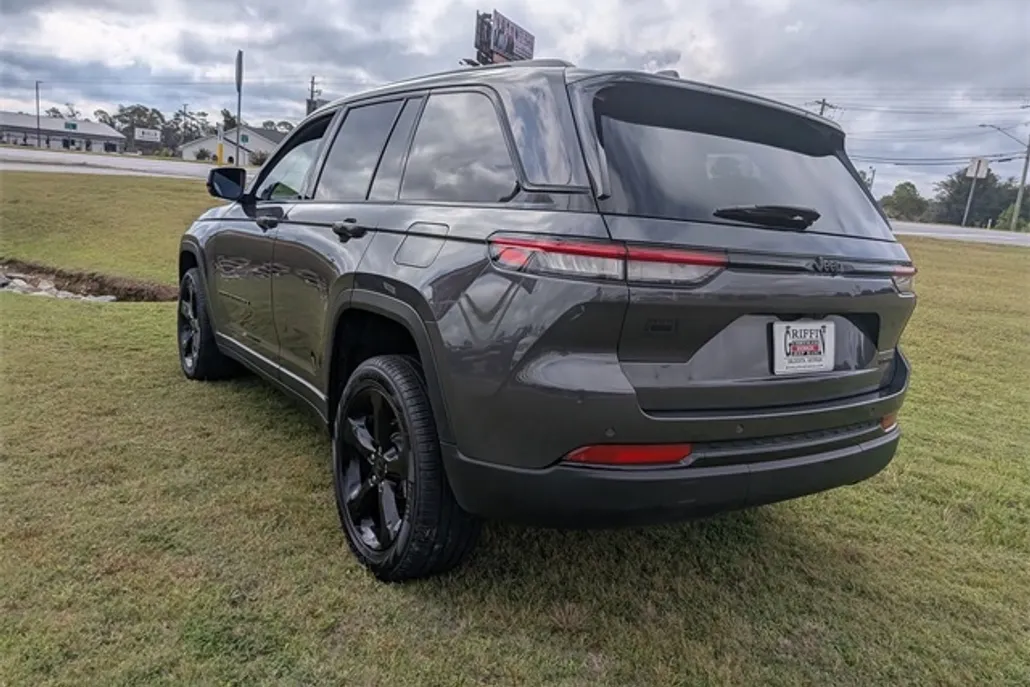 2024 Jeep Grand Cherokee Limited photo 1