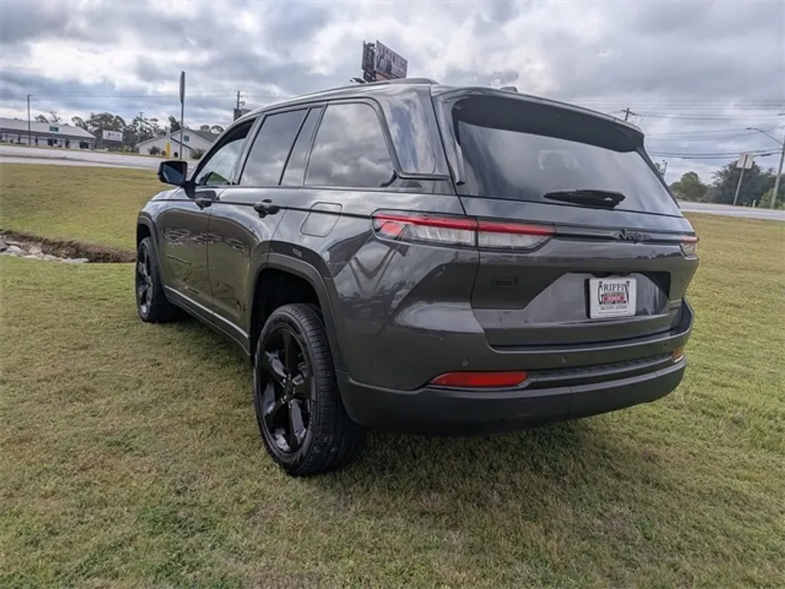 2024 Jeep Grand Cherokee Limited photo 1