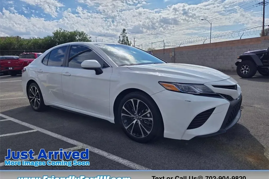 2018 Toyota Camry XLE XSE photo 1