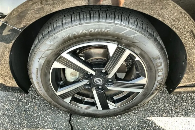 2024 Nissan Sentra SV photo 1