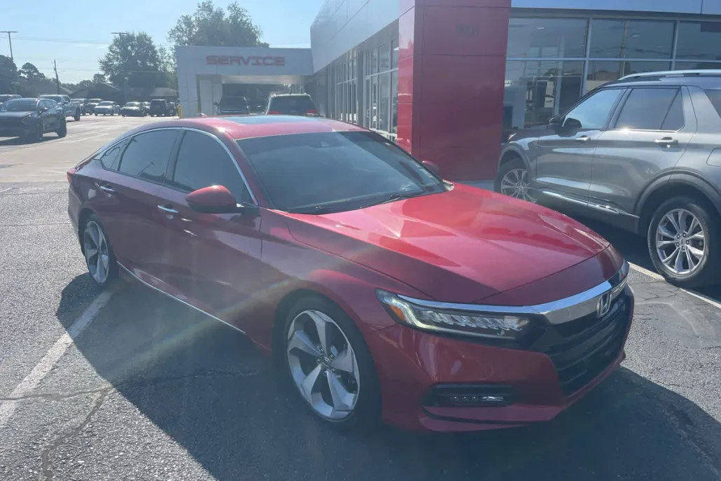 2018 Honda Accord Touring 1.5T photo 1