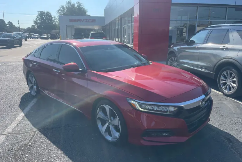 2018 Honda Accord Touring 1.5T photo 1
