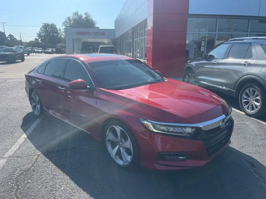 2018 Honda Accord Touring 1.5T photo 1