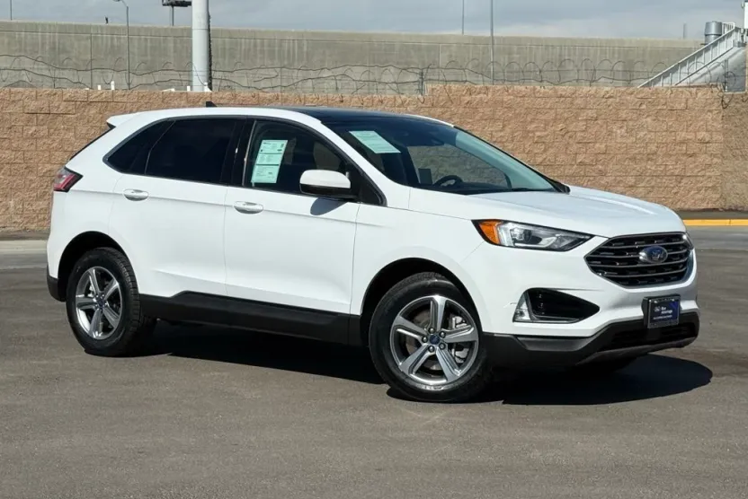 2022 Ford Edge SEL photo 1