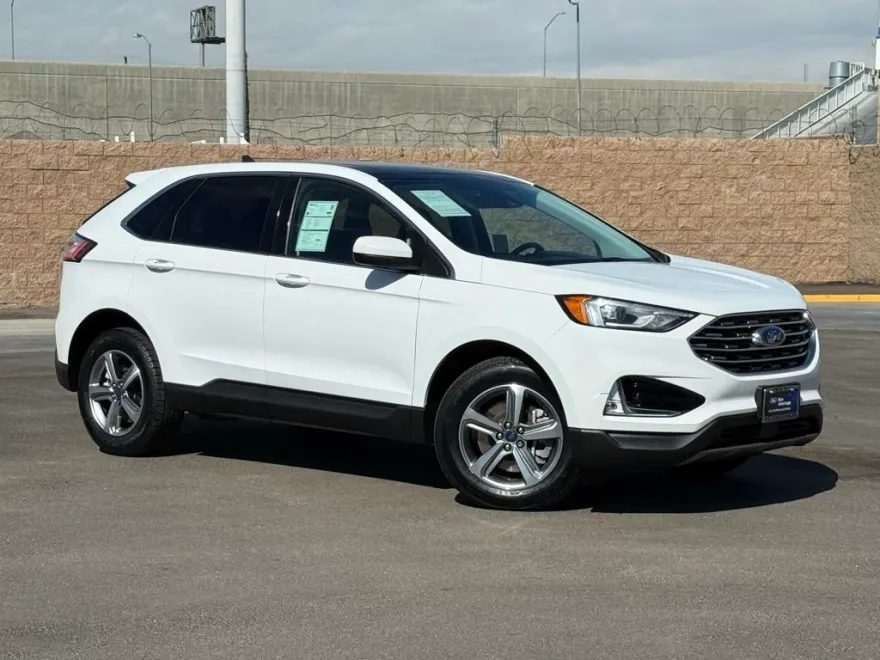 2022 Ford Edge SEL photo 1