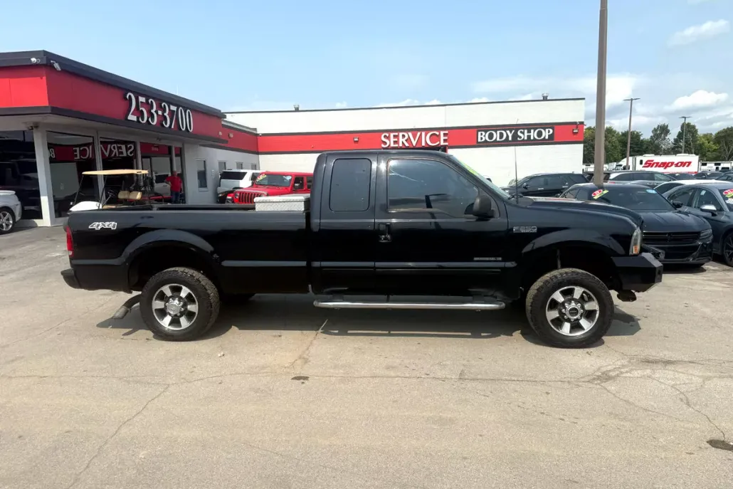 2002 Ford F-250 XLT photo 1