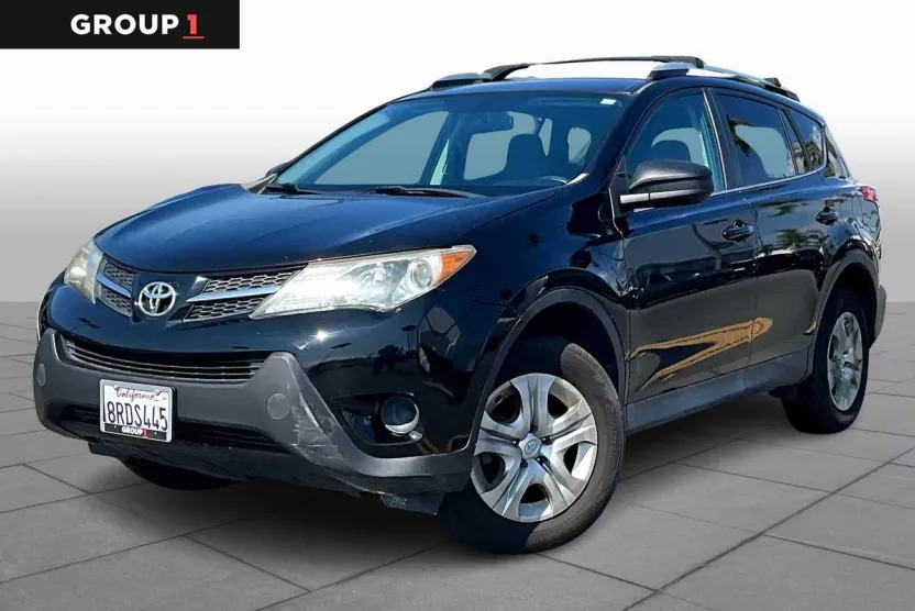 2014 Toyota RAV4 LE photo 1