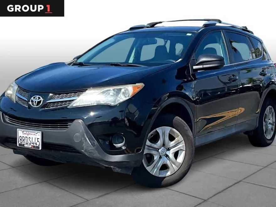 2014 Toyota RAV4 LE photo 1