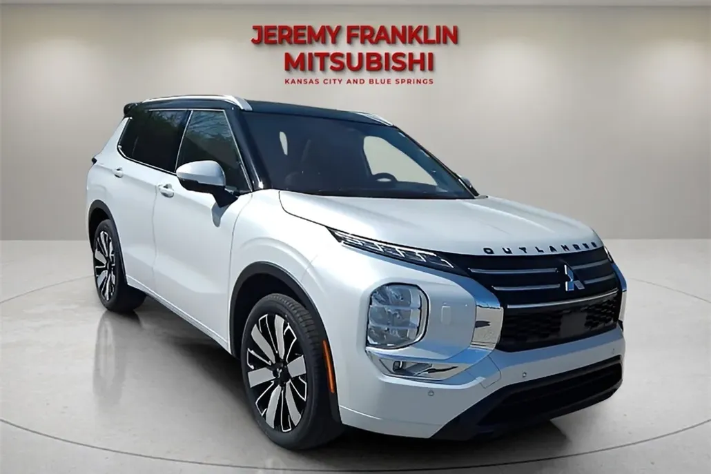 2025 Mitsubishi Outlander SEL photo 1