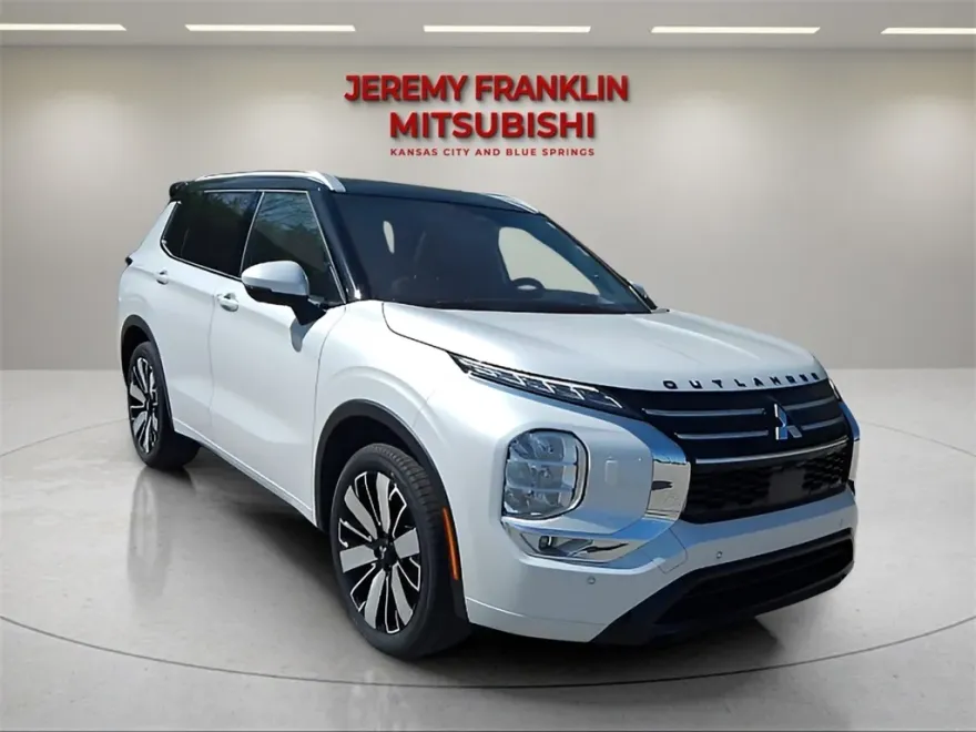 2025 Mitsubishi Outlander SEL photo 1