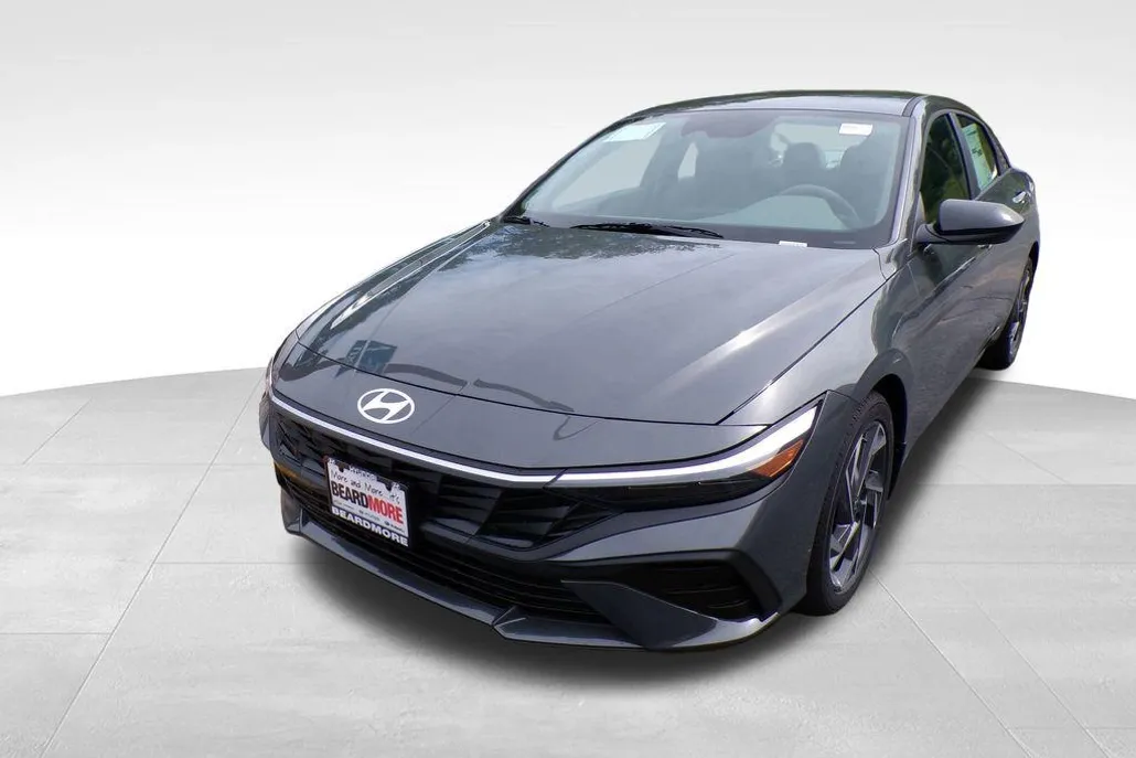 2025 Hyundai Elantra SEL Sport photo 1
