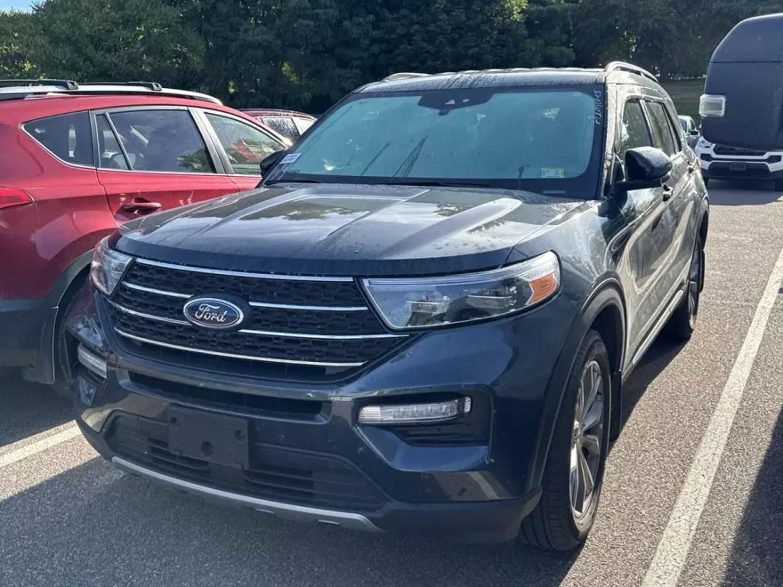 2023 Ford Explorer XLT Sport photo 1