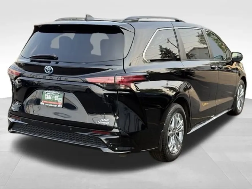 2022 Toyota Sienna XSE photo 5