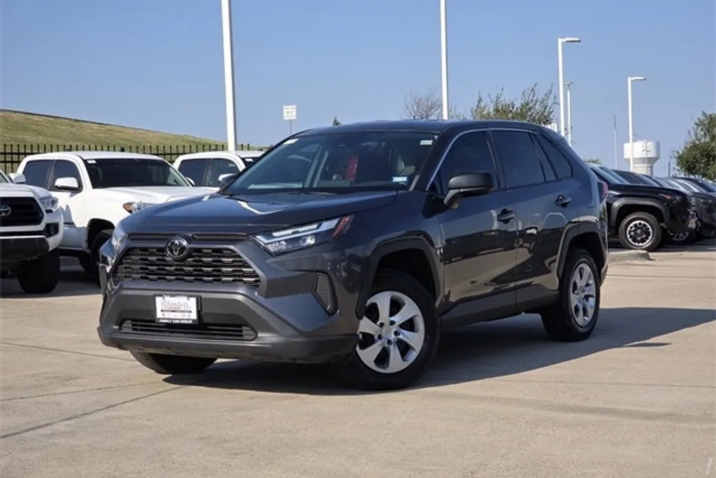 2023 Toyota RAV4 LE photo 1