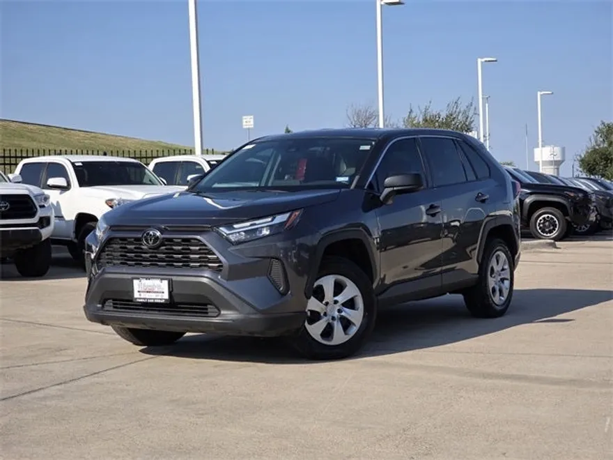 2023 Toyota RAV4 LE photo 1