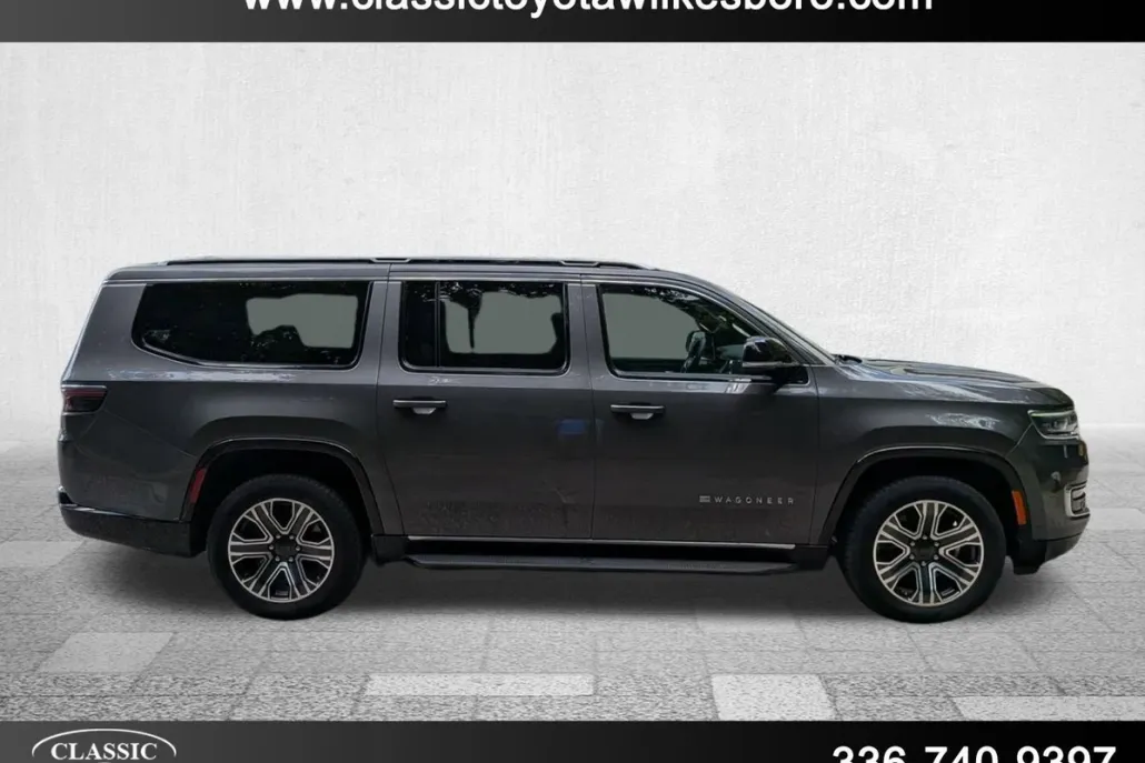 2023 Jeep Wagoneer L Series II photo 1
