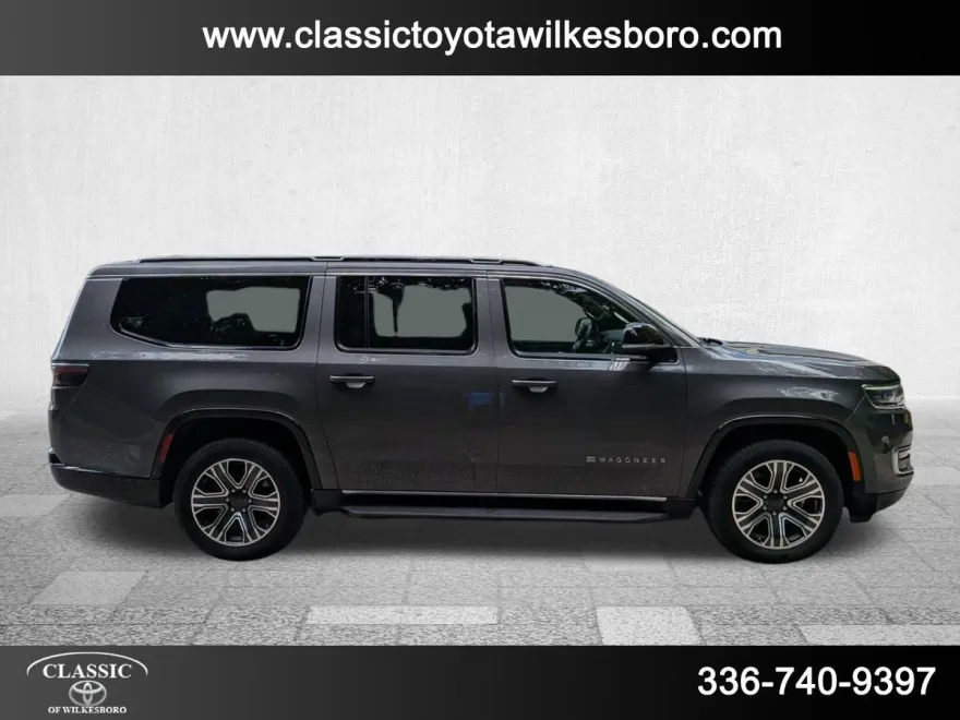 2023 Jeep Wagoneer L Series II photo 1