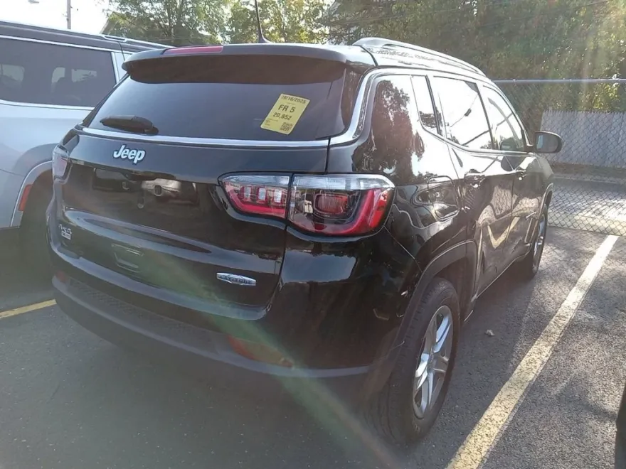 2023 Jeep Compass Latitude photo 1