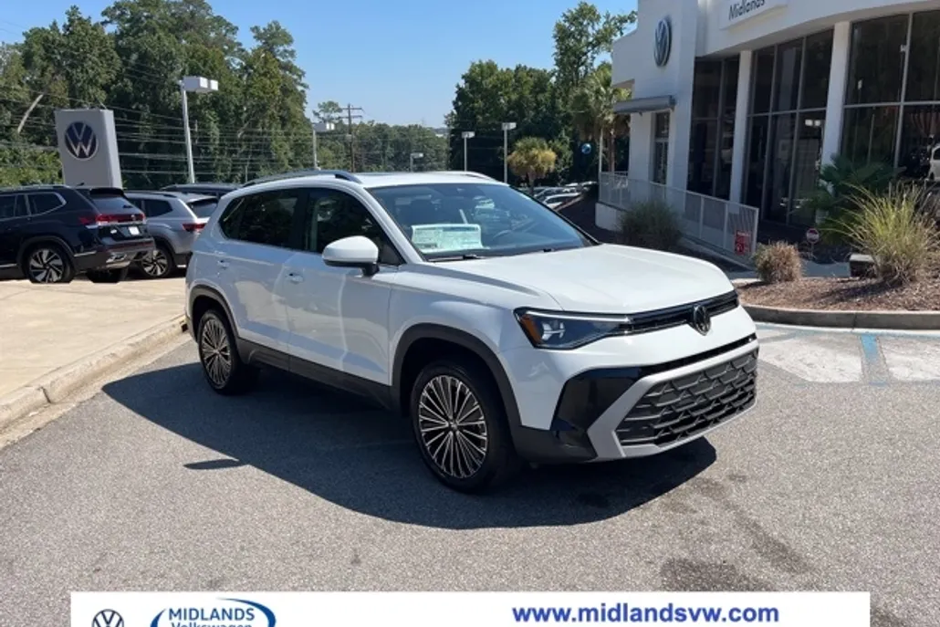 2025 Volkswagen Taos SE photo 1