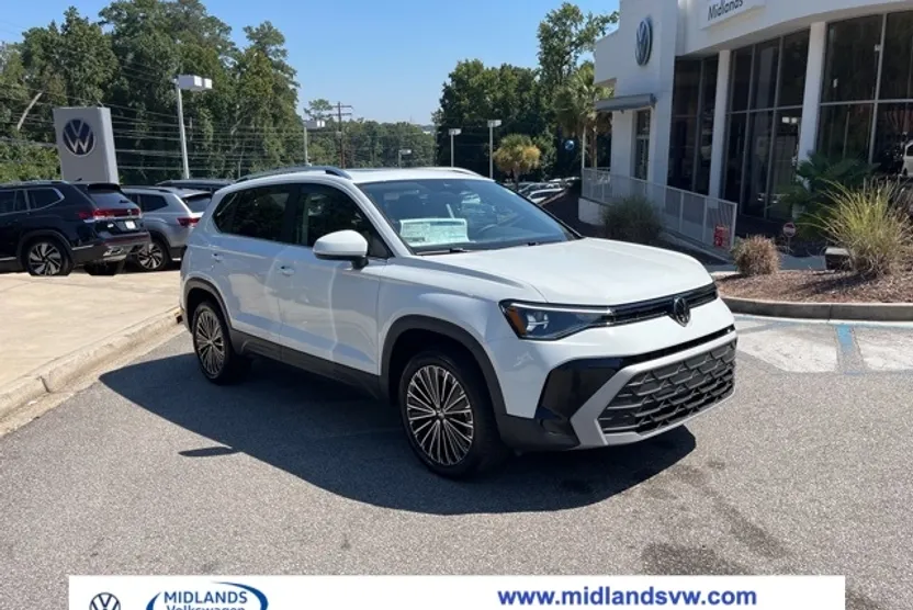 2025 Volkswagen Taos SE photo 1