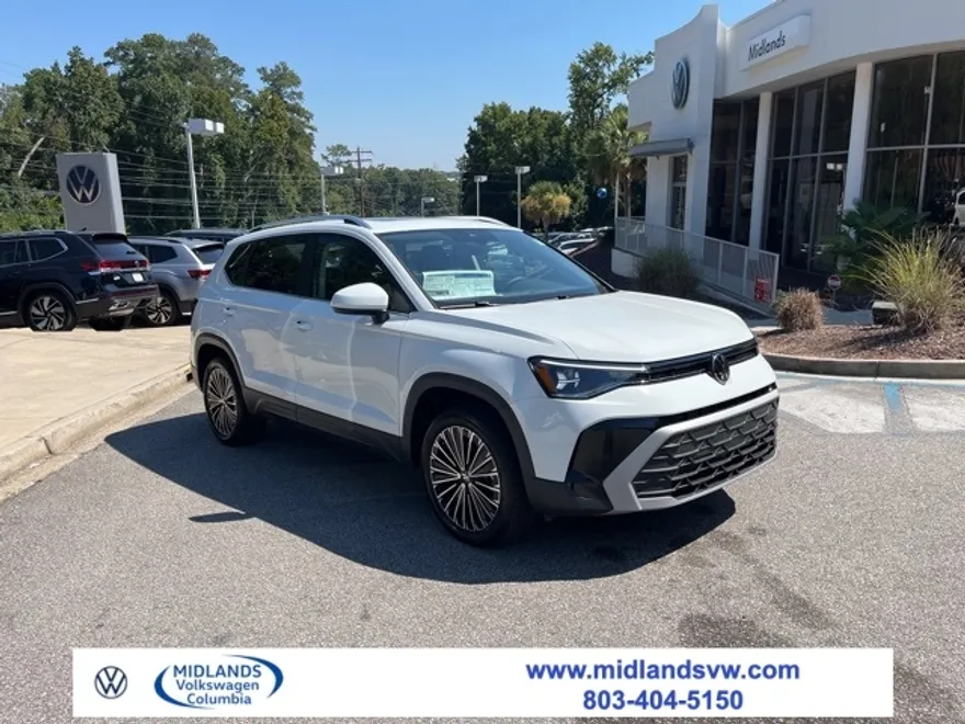 2025 Volkswagen Taos SE photo 1
