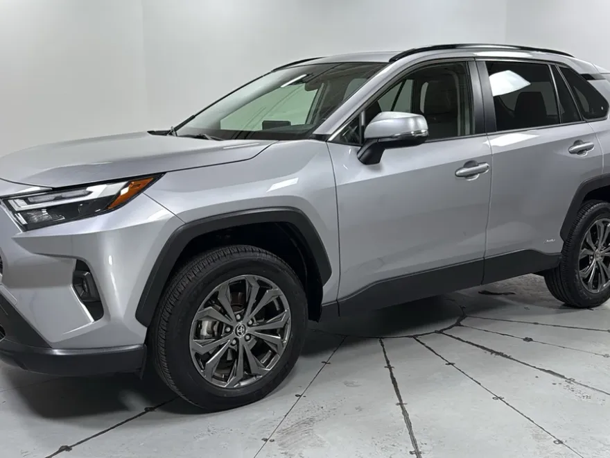 2024 Toyota RAV4 Hybrid XLE Premium photo 1