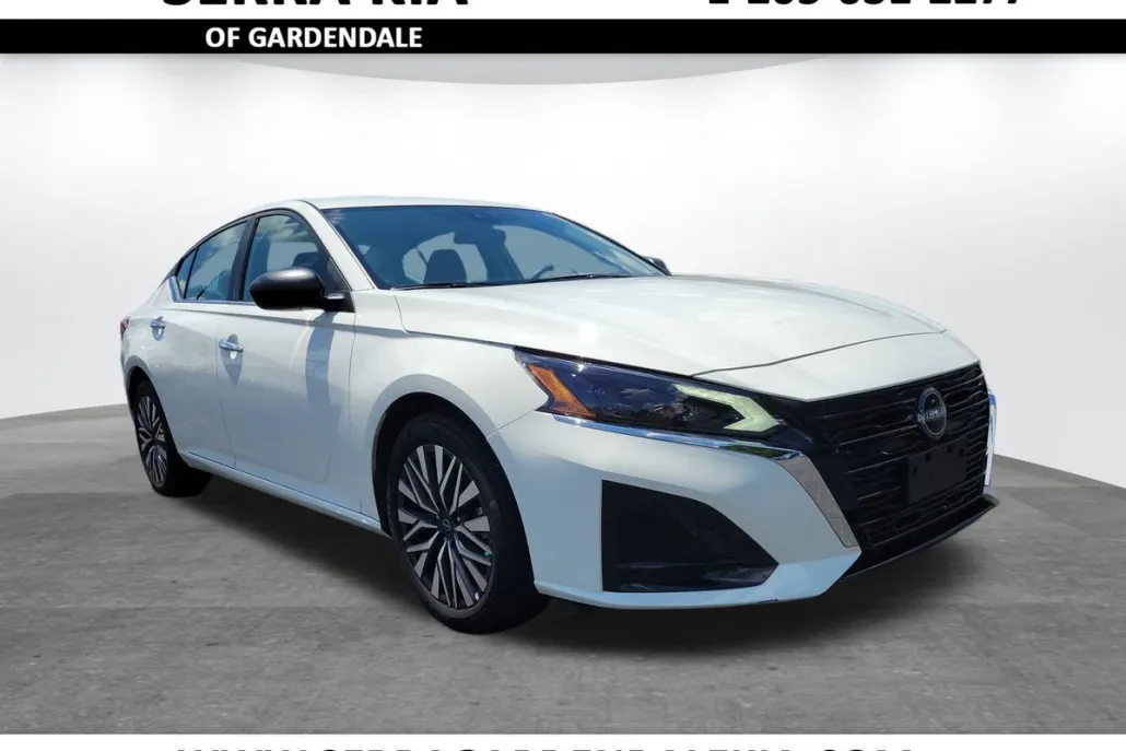 2025 Nissan Altima SV photo 1