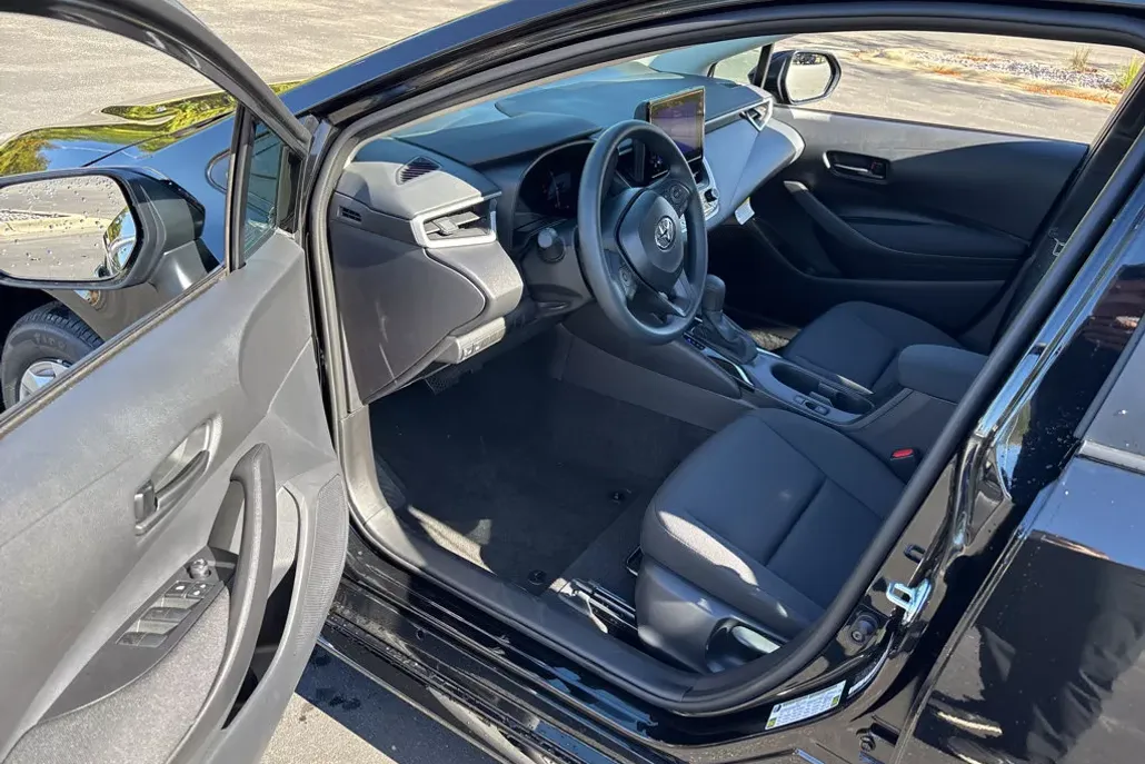 2026 Toyota Corolla LE photo 1