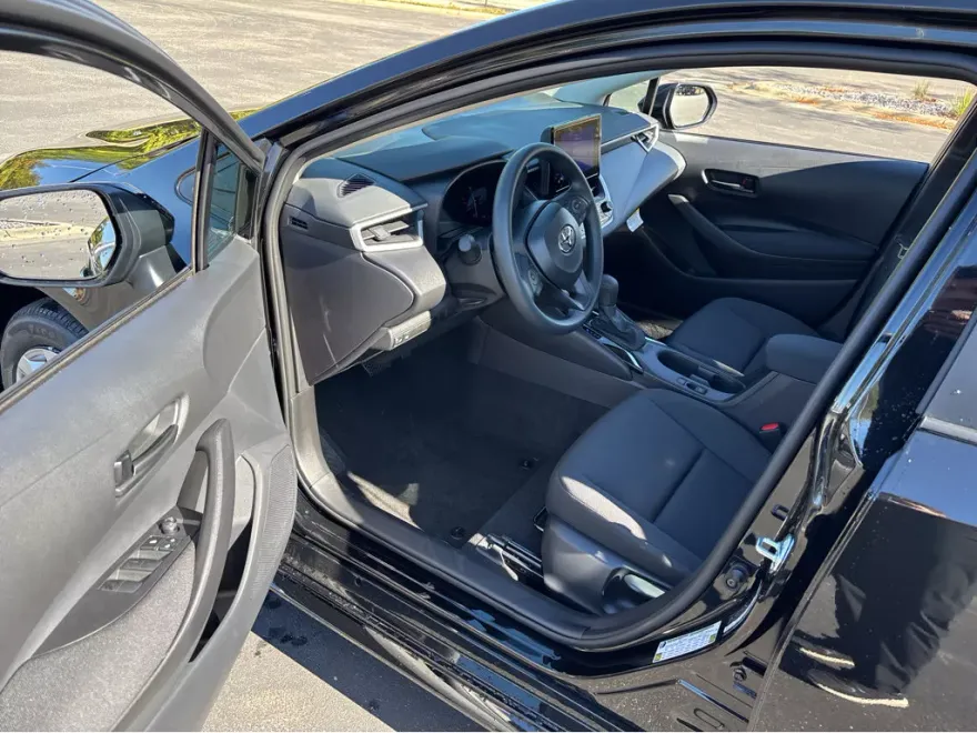 2026 Toyota Corolla LE photo 1