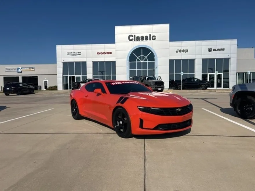 2019 Chevrolet Camaro 1LT photo 1