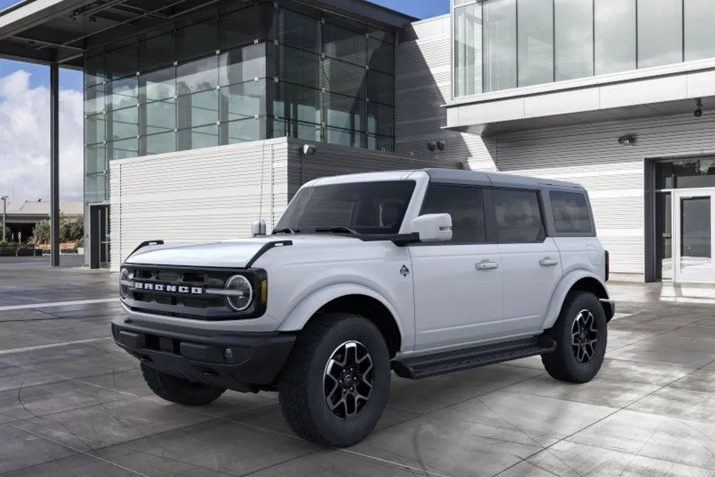2025 Ford Bronco Outer Banks photo 1