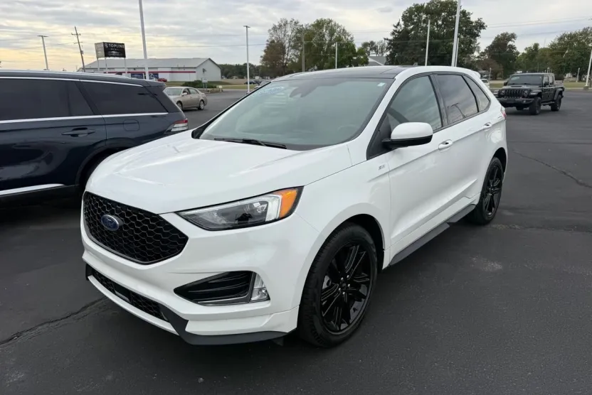 2022 Ford Edge ST-Line photo 1