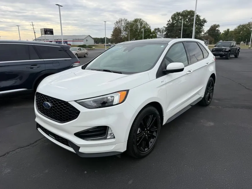 2022 Ford Edge ST-Line photo 1