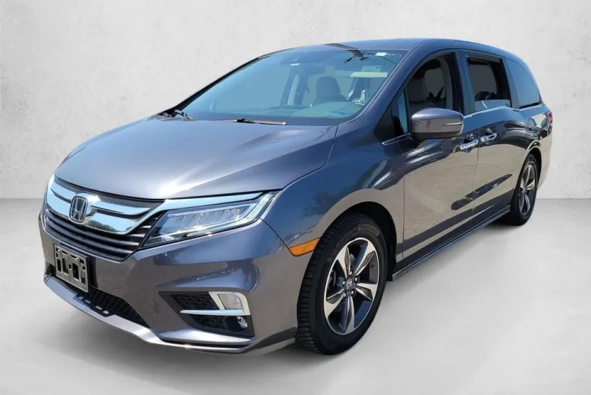 2018 Honda Odyssey Touring photo 1