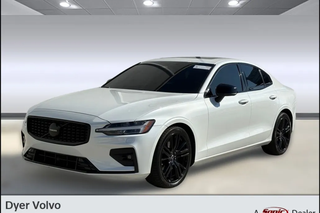 2023 Volvo S60 Plus Black Edition photo 1