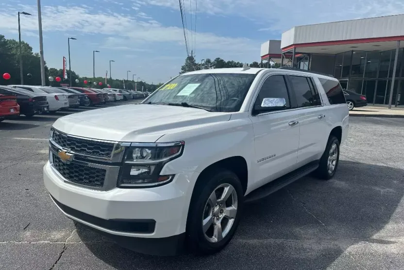 2016 Chevrolet Suburban LT photo 1