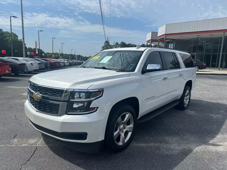 2016 Chevrolet Suburban LT photo 1