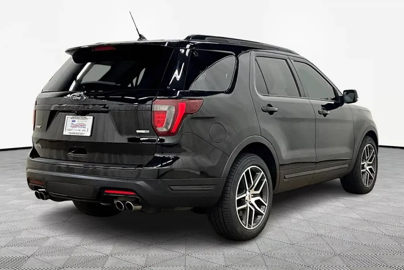 2018 Ford Explorer Sport photo 1