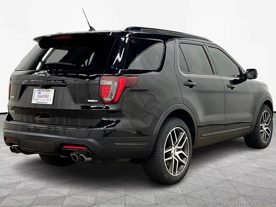 2018 Ford Explorer Sport photo 1