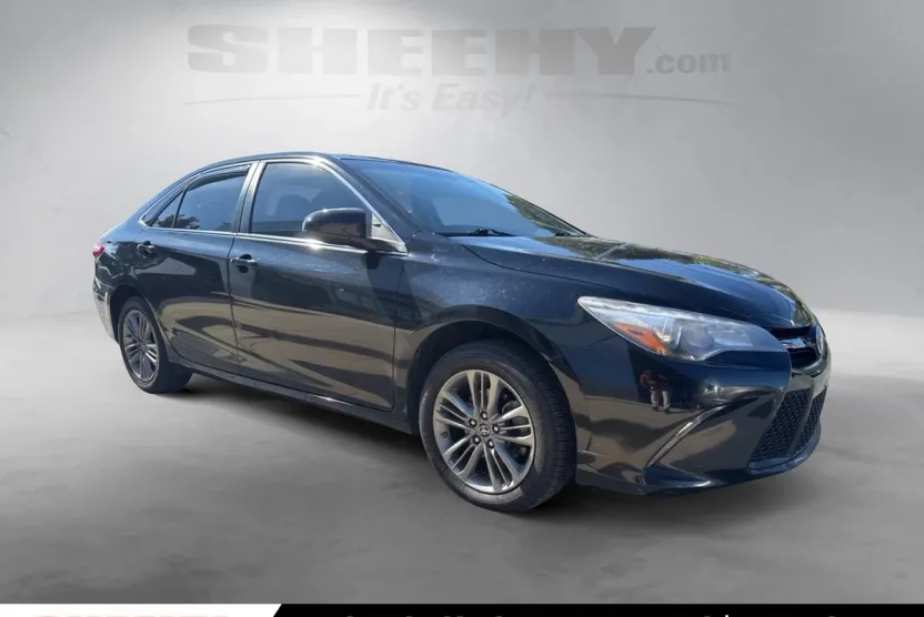 2017 Toyota Camry SE photo 1
